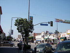 Pacific Boulevard en Clarendon Avenue.jpg