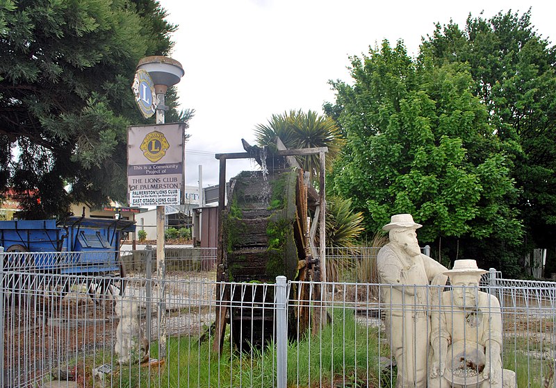 File:Palmerston NZ Wheel & Statues.JPG