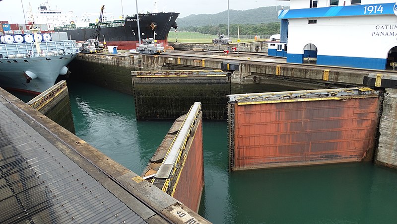 File:Panama - Colon, Gatun Locks - panoramio (12).jpg