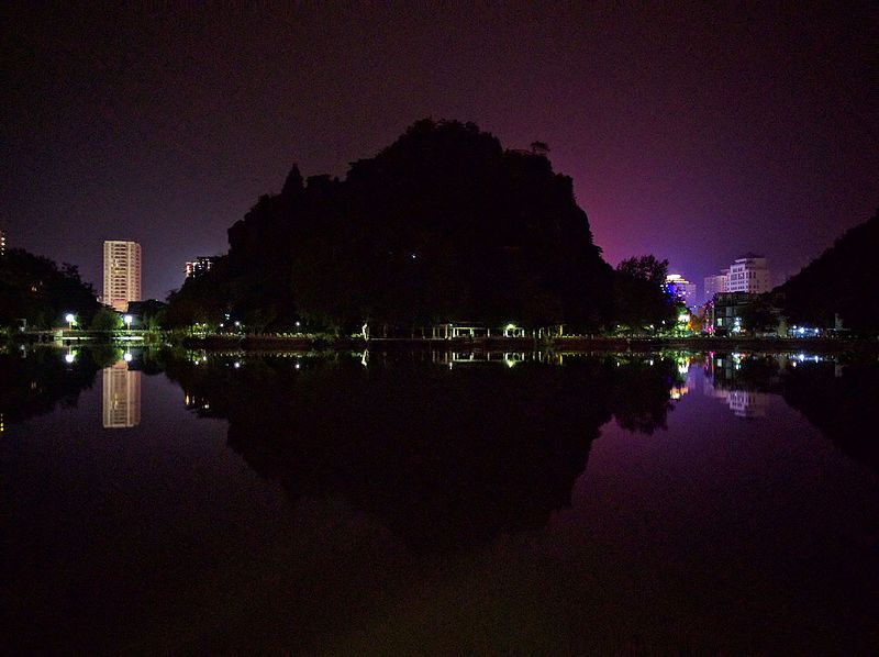 File:Peach blossom Park 20160928.jpg