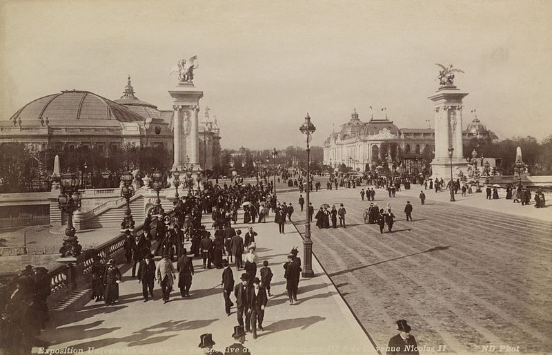 File:Perspective du Pont Alexandre III et de l'avenue Nicolas II.jpg
