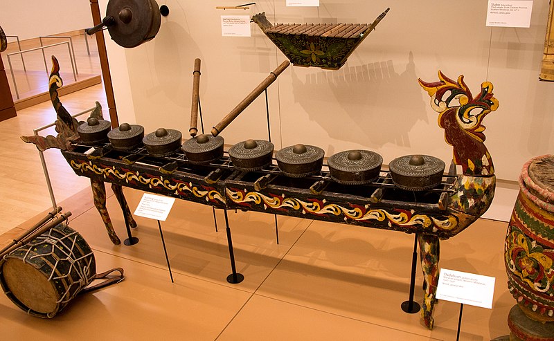 File:Philippines gong chimes, Musical Instrument Museum, Phoenix, Arizona.jpg