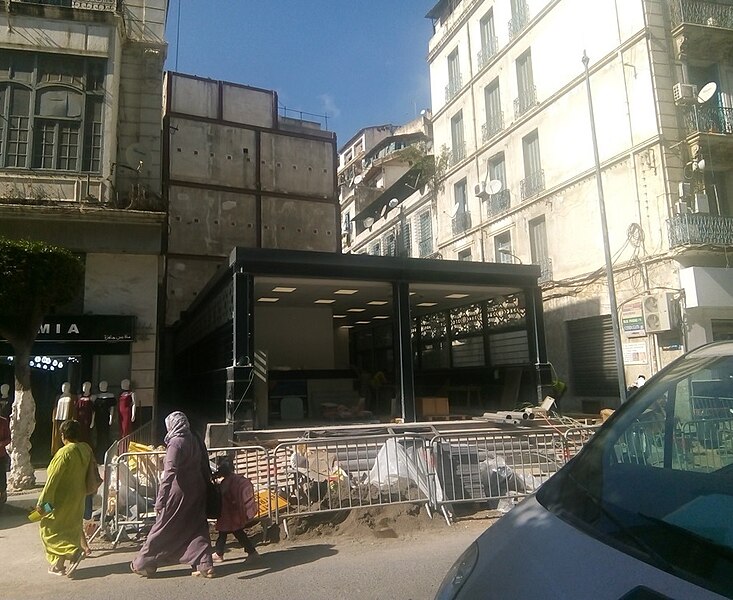 File:Photo metro boumendjel rue larbi ben mhidi 22102018.jpg