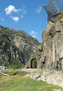 Pont-Saint-Martin-Strada romana.JPG