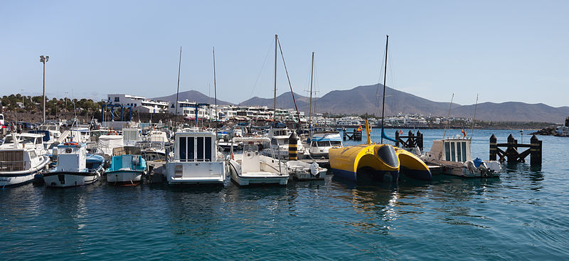 File:Port of Playa Blanca - Lanzarote -B09.jpg