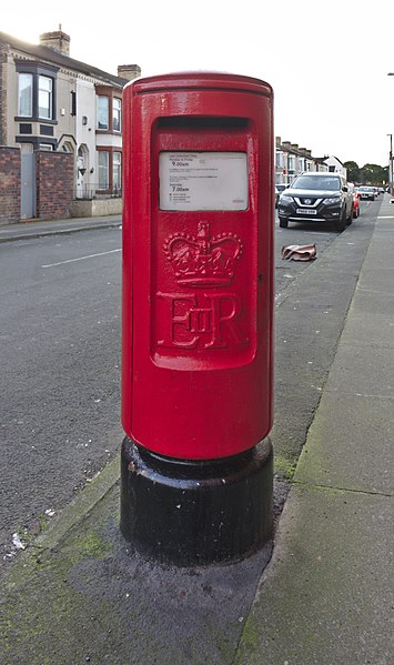 File:Post box at Gonville Road, Bootle.jpg