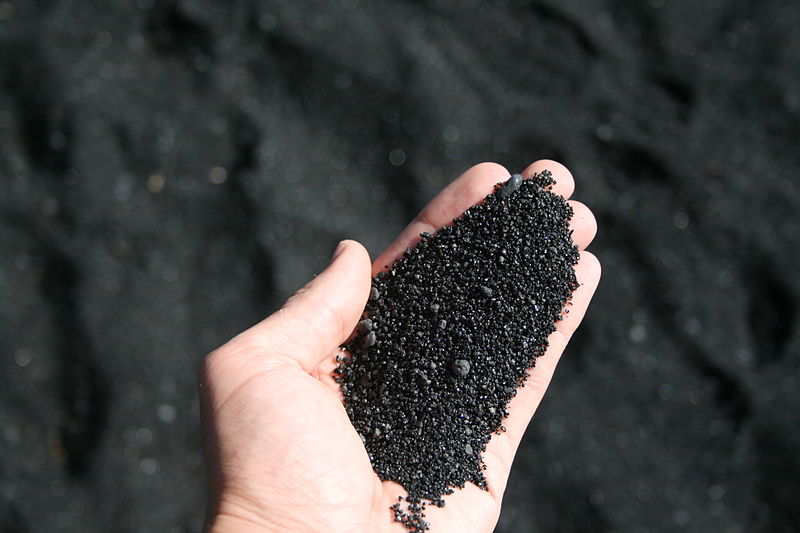 File:Punaluu Black Sand Beach, Hawaii, USA6.jpg