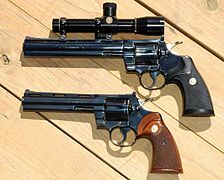 Colt Python Hunter (en haut avec canon de 8") et Target (en bas avec canon de 6").