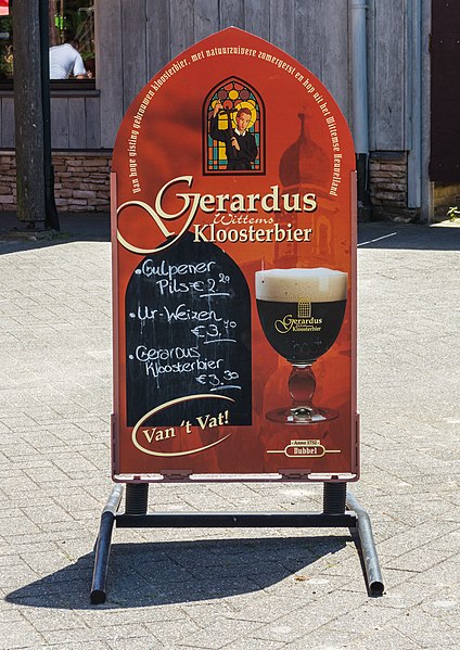 File:Reclamebord op het drielandenpunt (Vaals).jpg