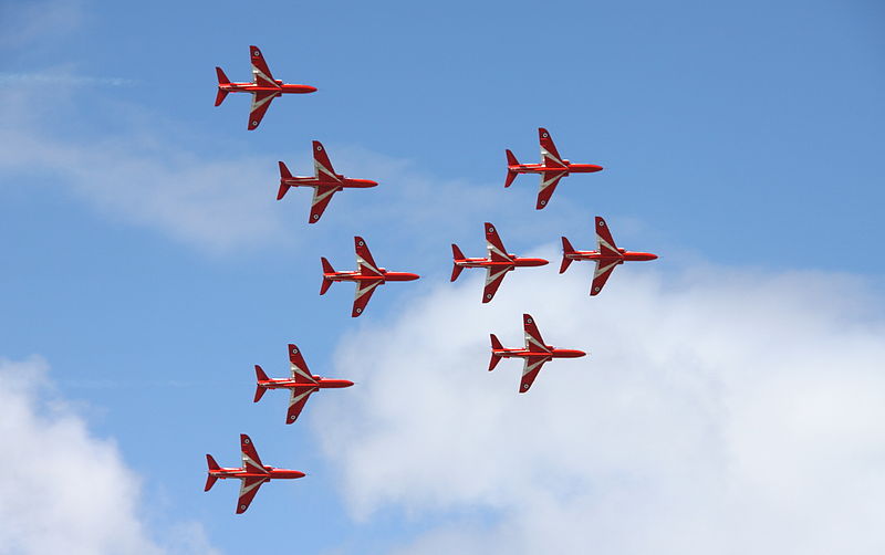 File:Red Arrows 5.jpg - Wikimedia Commons