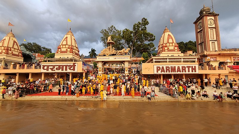 File:River ghat (of River Ganges) at the Parmarth Niketan, in Rishikesh, Uttarakhand.jpg