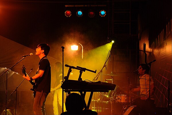 Rivermaya (Elgar, Sergio, and Escueta) performing at U.P. Diliman (2007) following the departure of Rico Blanco