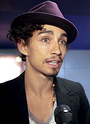 Robert Sheehan