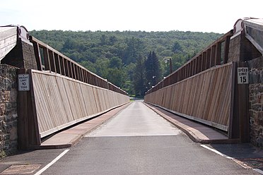 Roebling's Delaware Aqueduct Center View 3000px.jpg