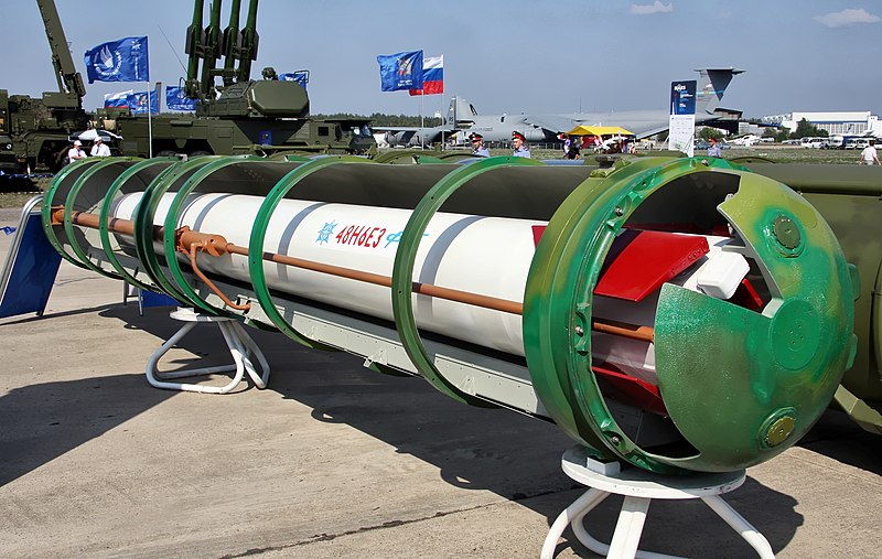 Datei:S-400 missile 48N6E3.jpg