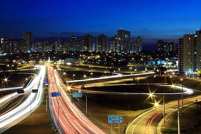 Rua Oriente - Estrada / Rua em São Paulo