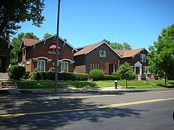 Rumah di Holly Hills di St. Louis.