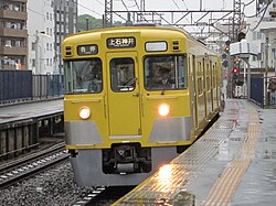新宿線で使用される2000系車両