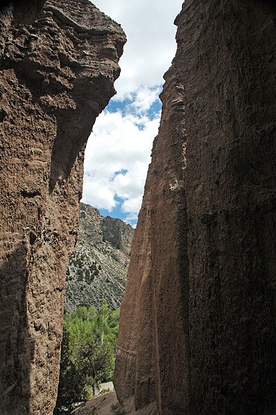 File:Sevier River Formation (Miocene; Joe Lott Creek Canyon, Tushar Mountains, Utah, USA) 28.jpg