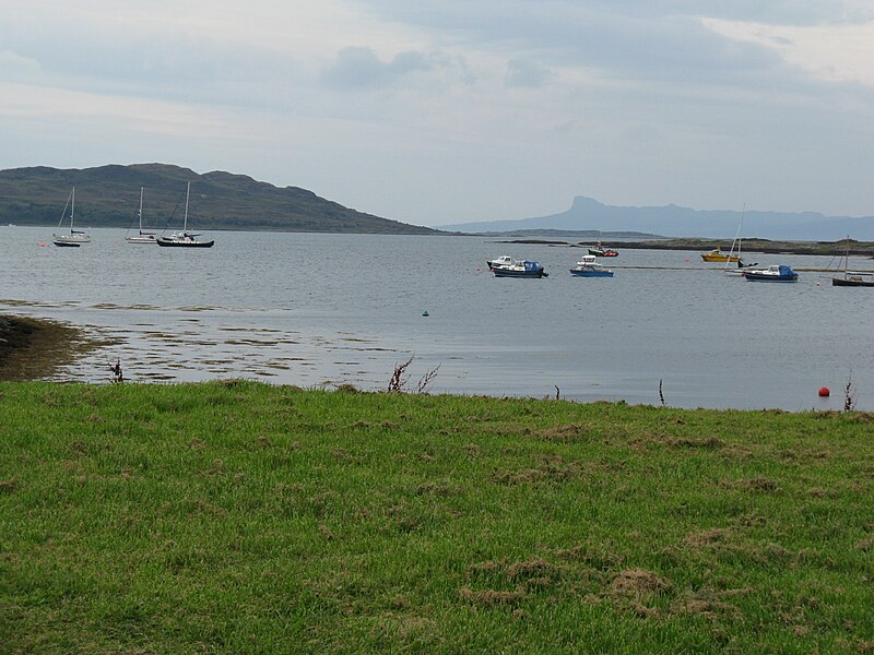 File:Shoreline at Arisaig - geograph.org.uk - 2070508.jpg