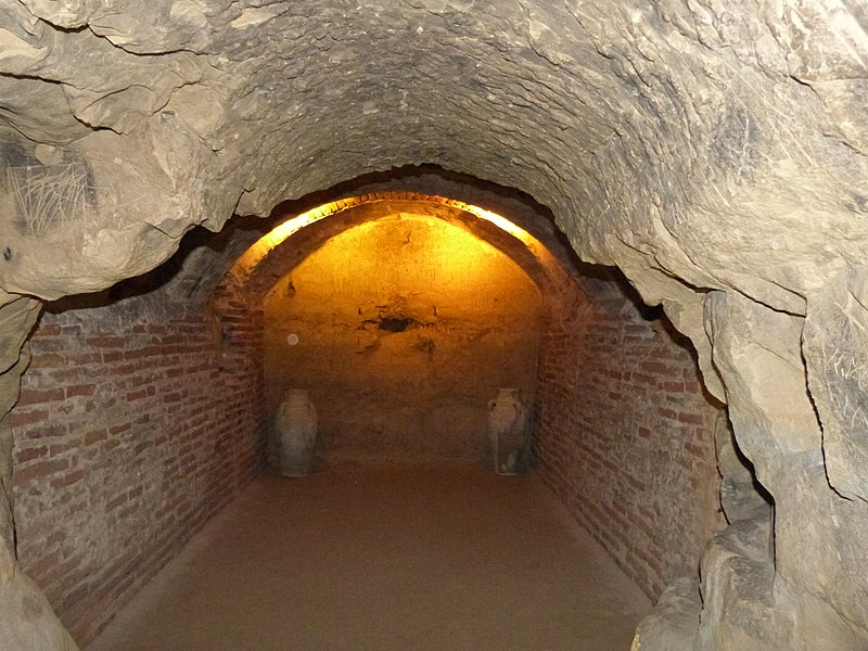 File:Souterrain du Castela - 03.jpg