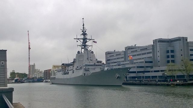 The Spanish air defence frigate Méndez Núñez moored at South Dock in 2015