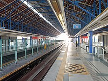 Platform level Taman Bahagia LRT Station platform (220708).jpg