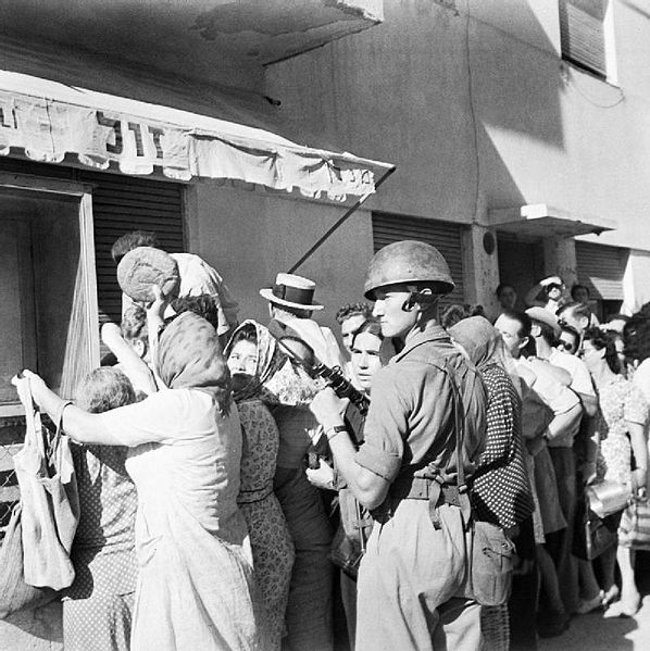 File:Tel Aviv 3 August 1946.jpg