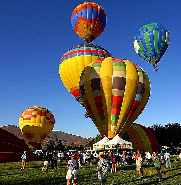 File:Temecula valley balloon and wine festival.jpg