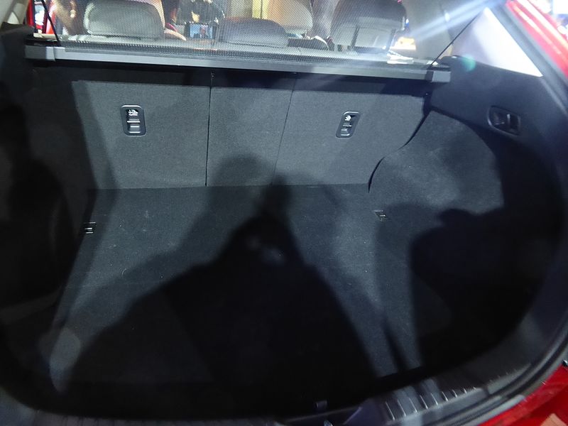 File:The trunk room of Mazda CX-5 XD L Package 4WD (LDA-KF2P).jpg