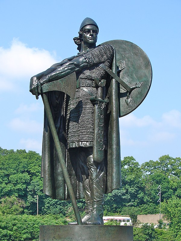 Statue of Thorfinn Karlsefni by Einar Jónsson in Philadelphia