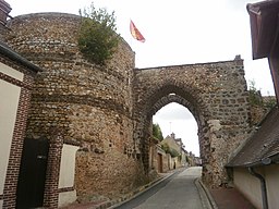 Tillières-sur-Avre, ancienne porte fortifiée (rue du fort).jpg
