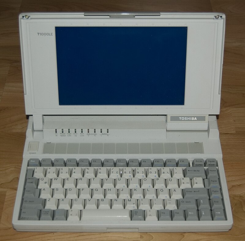 https://upload.wikimedia.org/wikipedia/commons/thumb/3/38/Toshiba_T1000LE.jpg/800px-Toshiba_T1000LE.jpg