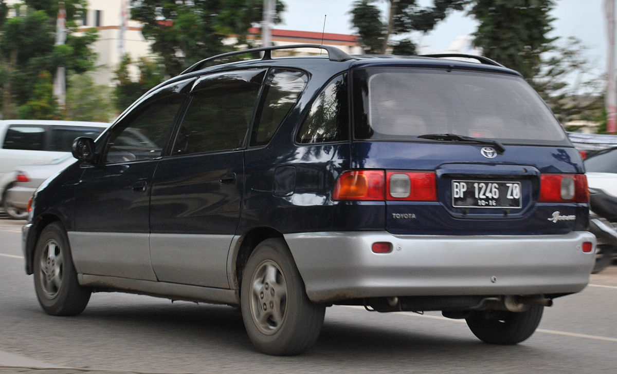 File Toyota  Ipsum Batam  Dec 2012 jpg Wikimedia Commons