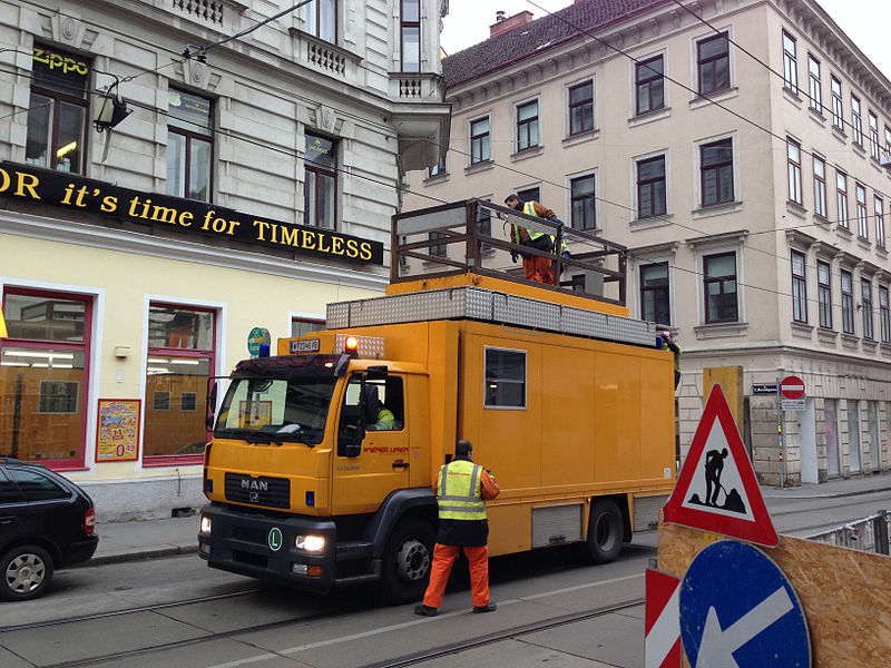 File:Tram Catenary Repair Vienna - 2 (12104410895).jpg