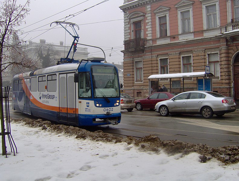 File:Tramway in winter in Osijek.jpg