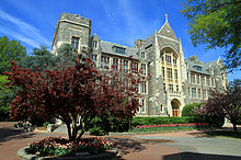 The White-Gravenor Hall houses most of the college's staff and faculty offices, including the Office of the Dean USA-Georgetown University Dept of Psychology0.jpg