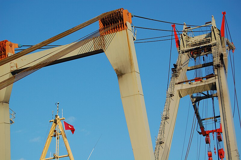 File:Uglen Bergen Norway Crane Detail 2009 2.JPG