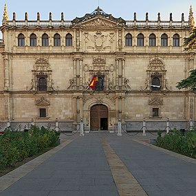 Universidad de Alcalá de Henares. Fachada.jpg