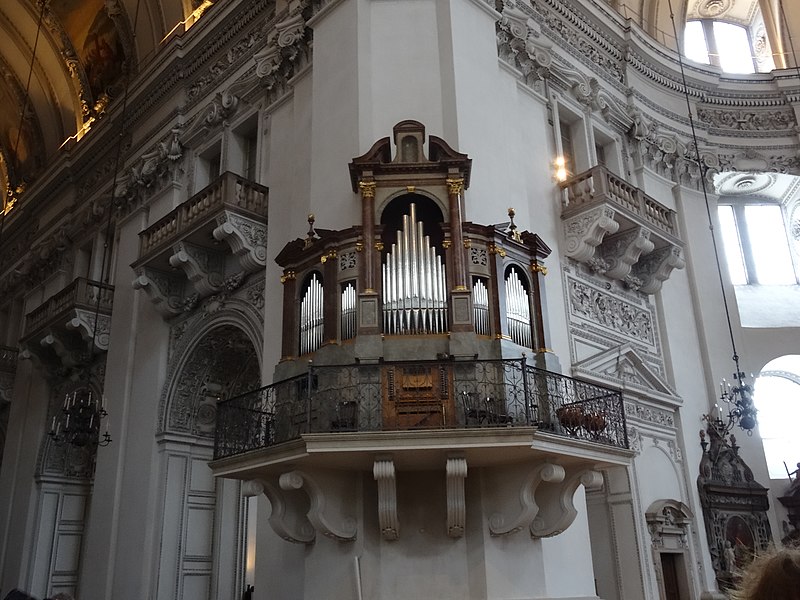 File:Venezianische Orgel im Salzburger Dom.jpg