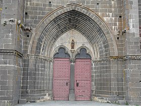 Villedieu (15) église portail.jpg