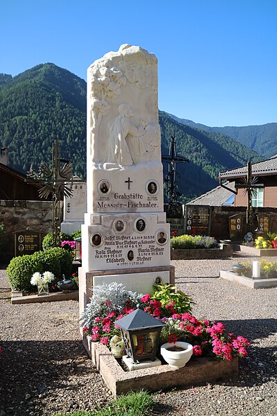 File:Villnöß Friedhof 03.jpg