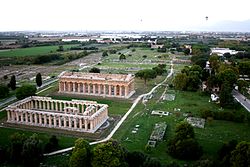 Visione aerea da mongolfiera dei templi di Era e Poseidone