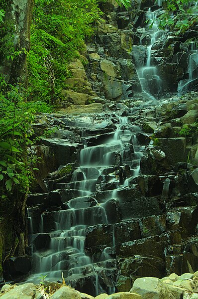 File:Waterfall Ironggolo.JPG