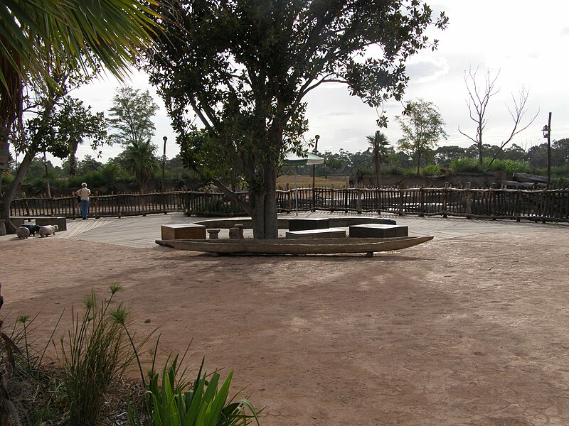 File:Werribee Open Range Zoo Hippo Exhibit 01.JPG