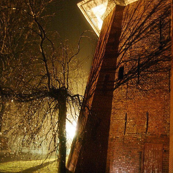 File:Wesselburen church at night 12.01.2011 21-30-51.JPG