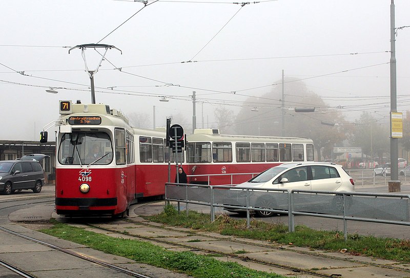 File:Wien-wiener-linien-sl-71-1060244.jpg