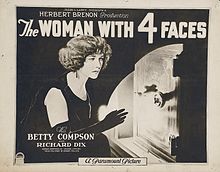 Женщина с четырьмя лицами в вестибюле card.jpg