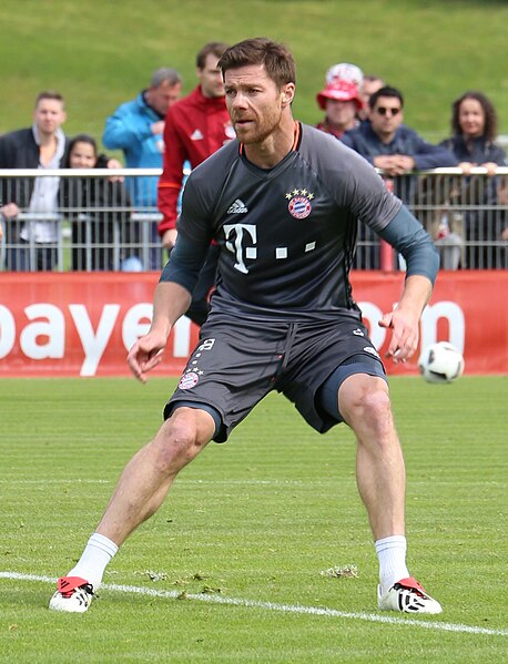 File:Xabi Alonso Training 2017-05 FC Bayern Muenchen-3.jpg