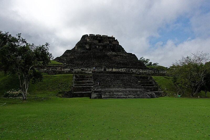 File:Xunantunich 2-20 (33116592010).jpg